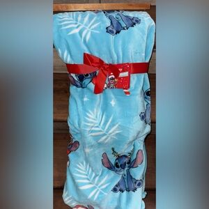 Cute 🥰 Disney Stitch Santa🎅 Plush Cozy Christmas Throw Blanket 60”x70” Baby Blue